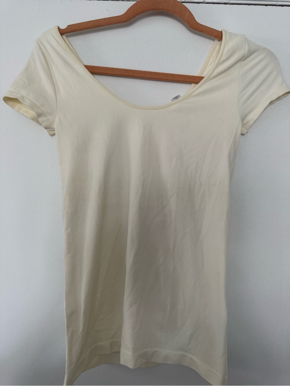 BCBGMaxAzria Short Sleeve Scoop Neck Top in Cream